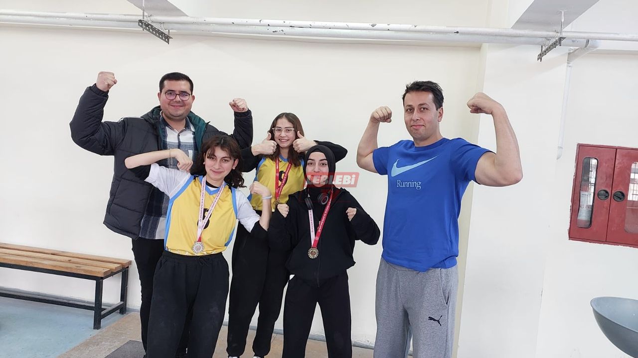 Bayat Şehit Osman Arslan Anadolu Lisesi Öğrencilerinin Halter Başarısı