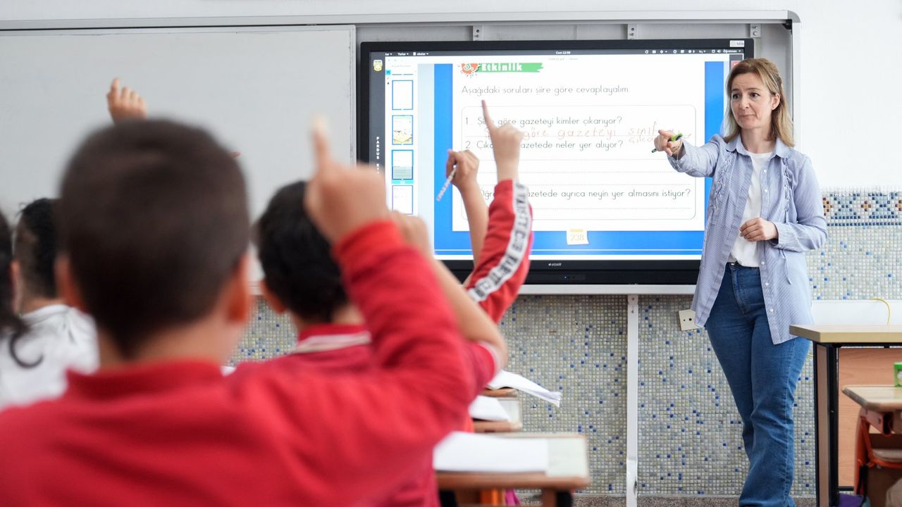 Kasım’da Öğretmenlere Tatil Yok