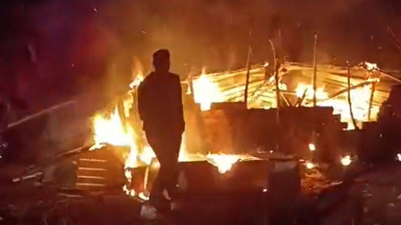 Yangın Müstakil Evi Küle Çevirdi