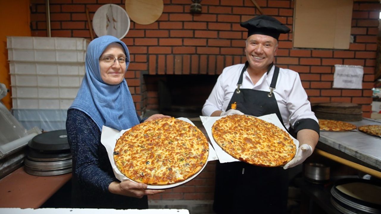 Köyde Açtığı Pizza Fırınında Siparişlere Yetişemiyor