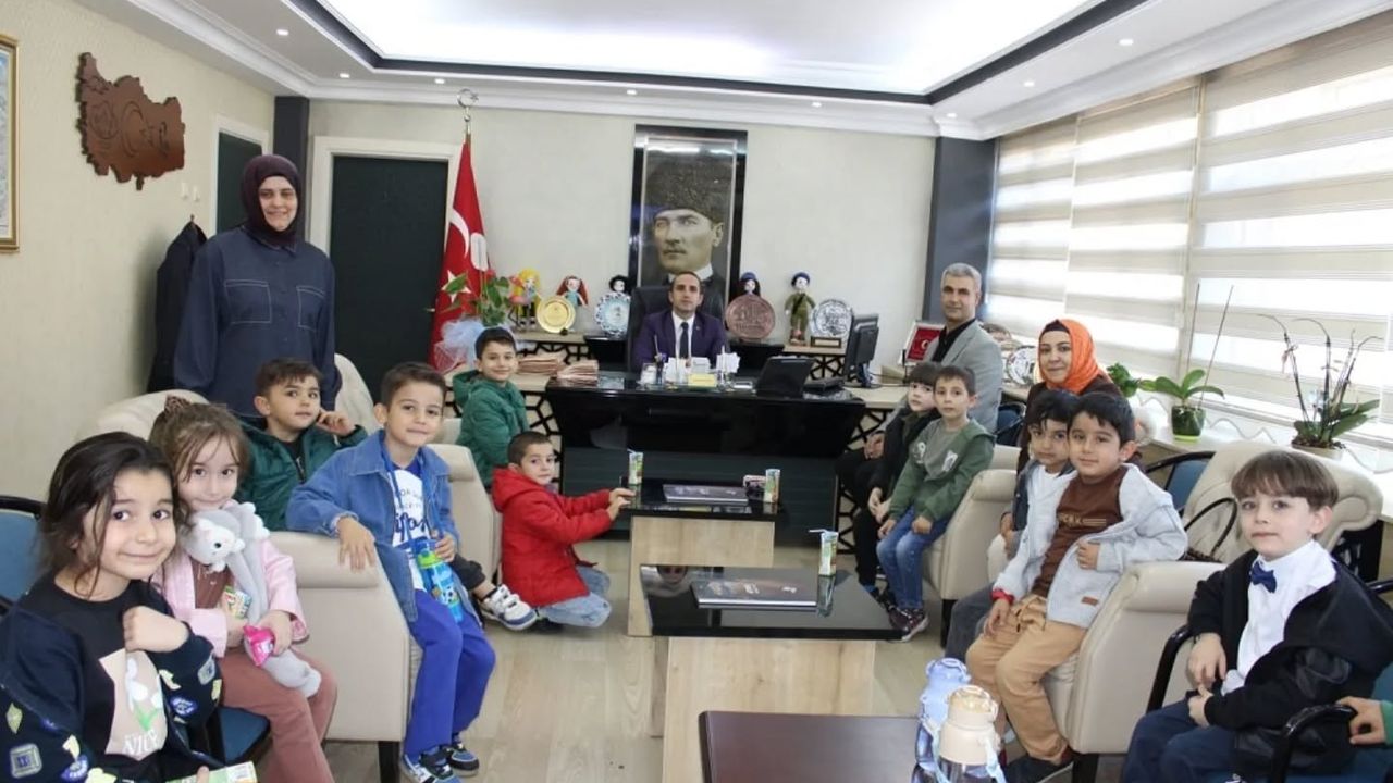 Kaymakam Polat Minik Misafirlerini Kabul Etti