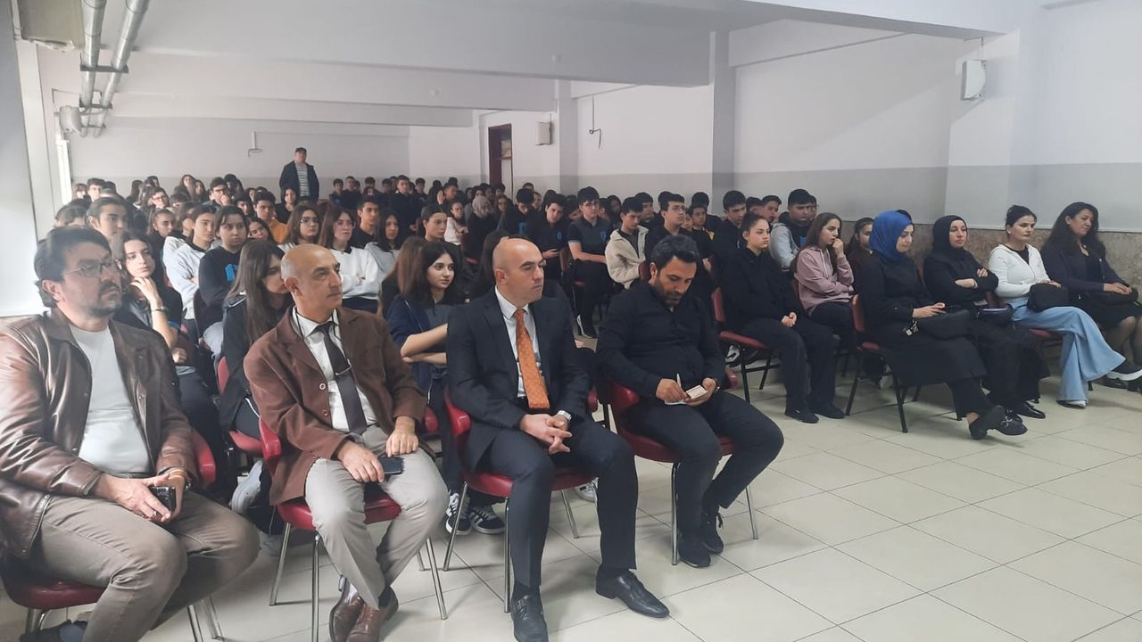 "Bozkırın Bilgesi: Cengiz Aytmatov Paneli" Yoğun İlgi Gördü