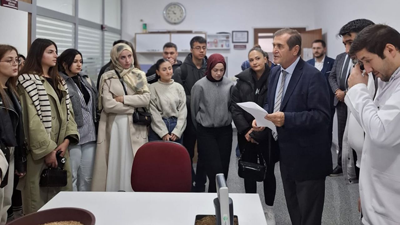 Hitit Üniversitesi Öğrencileri Ticaret Borsasında Bilgilendirildi