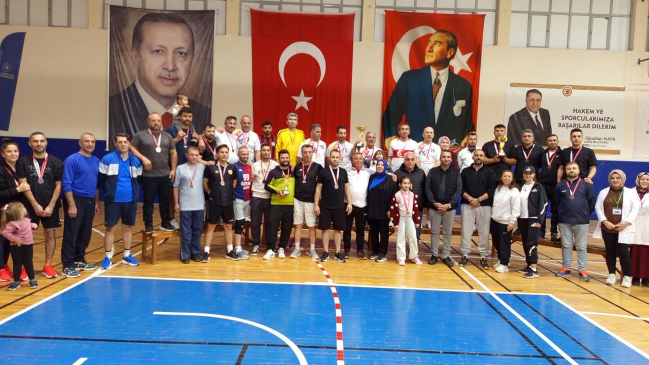 29 Ekim Kaymakamlık Kupası Voleybol Turnuvası Tamamlandı