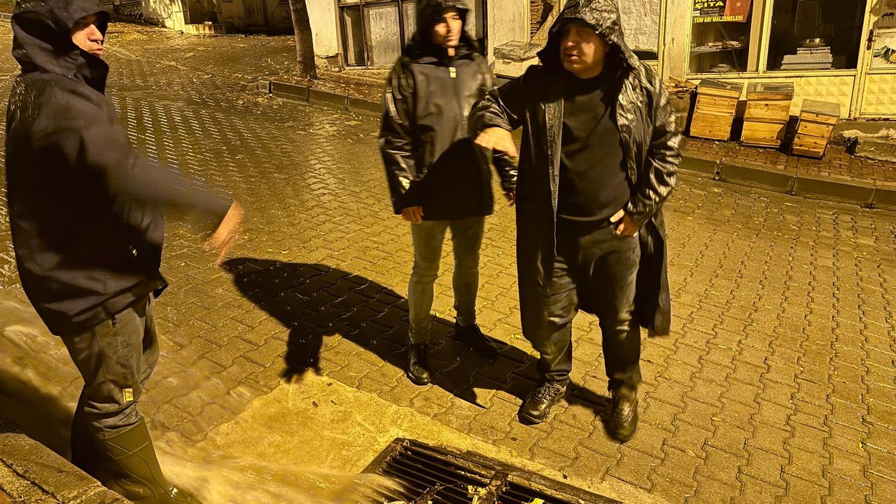 Bayat Belediyesi Yağış Sırasında Sahadaydı