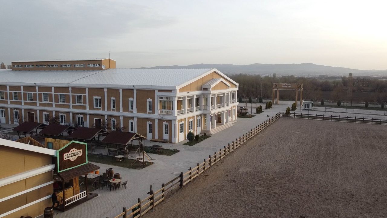 Atlar Ve Binicileri Dayanıklılıkta Yarışacak