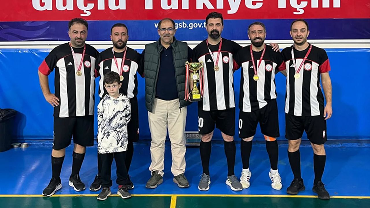 Ayak Tenisi’nde Aile ve Sosyal Hizmetler Şampiyon