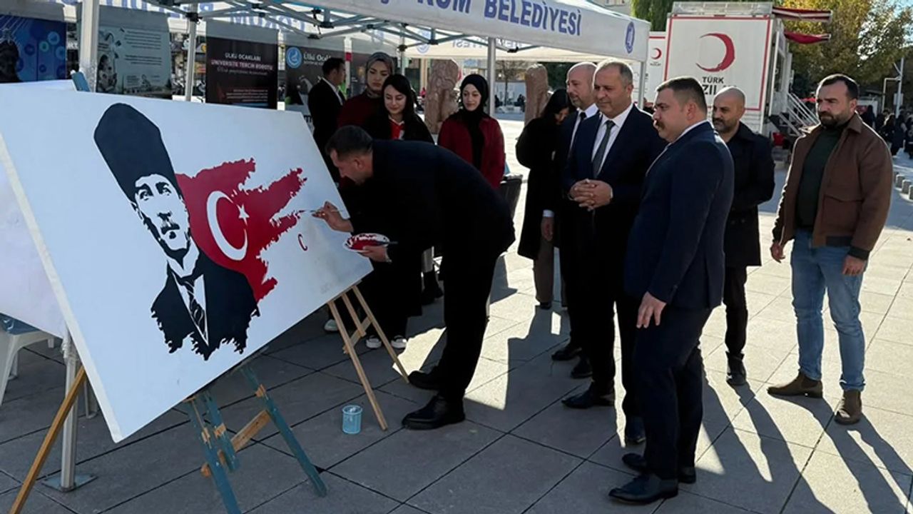 Ülkü Ocakları'ndan Cumhuriyetin 102. Yılına Özel Tuval