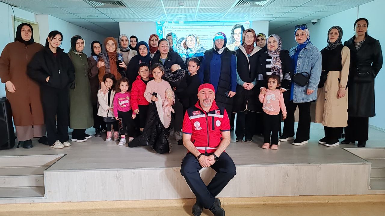 Miniklerin Velilerine “Afet Ve Acil Durum Eğitimi” Verildi