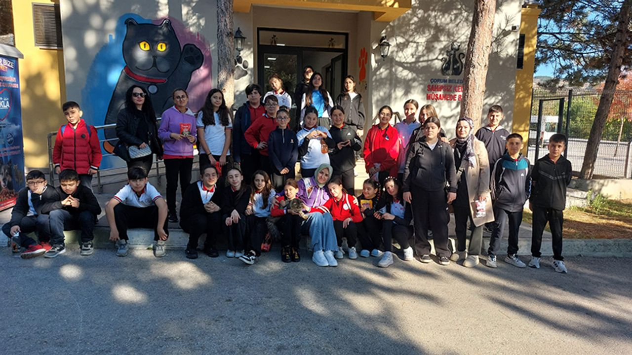 Öğrenciler Minik Dostlarıyla Zaman Geçirdi