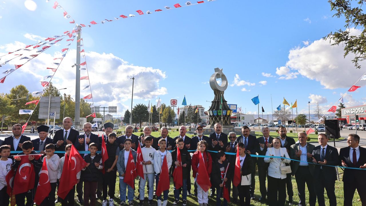 Türk Dünyası Abidesi Törenle Açıldı