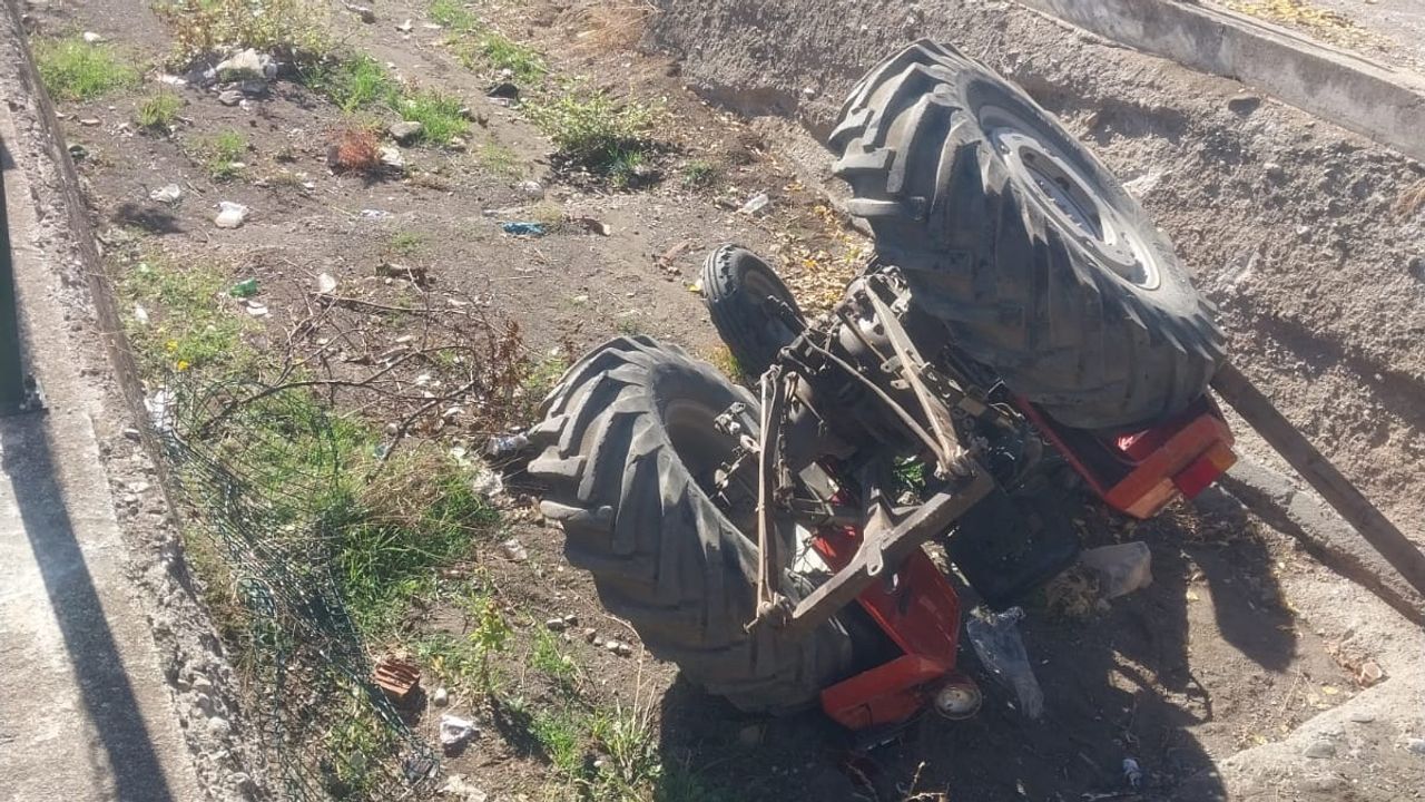 Traktör Dereye Uçtu: 1 Ağır Yaralı