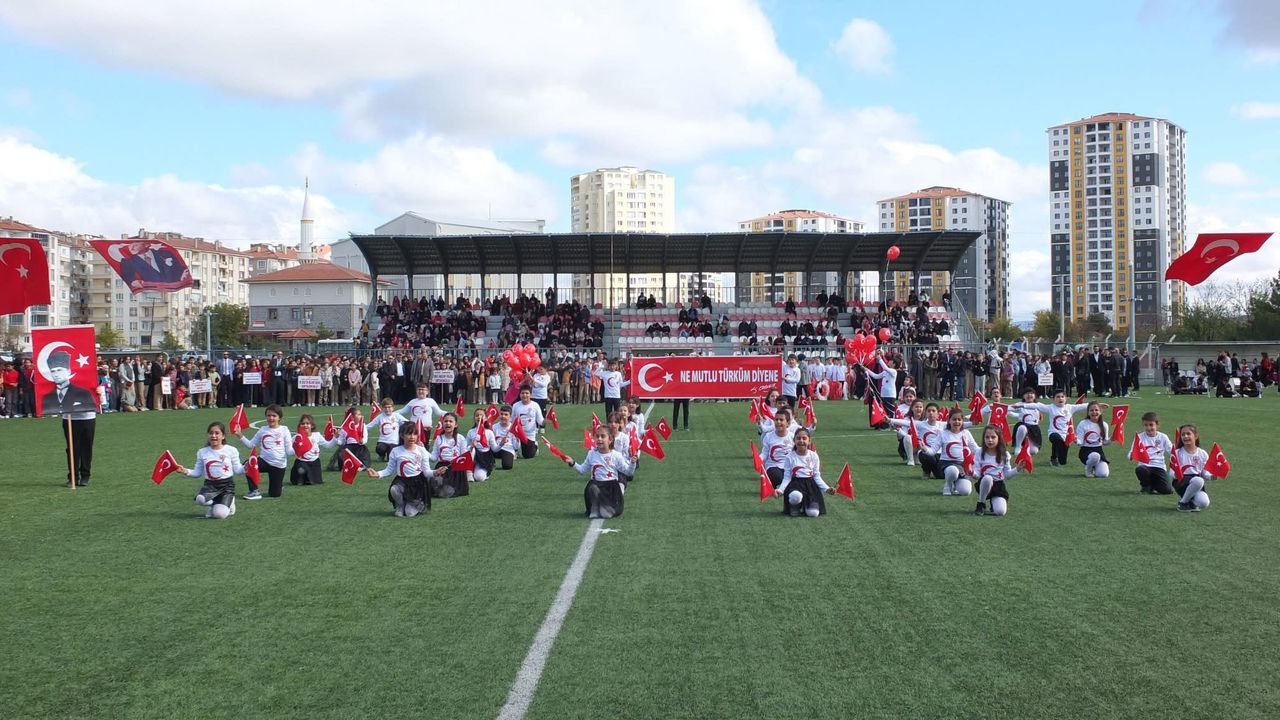 Sungurlu’da Cumhuriyet Bayramı Töreni İlgiyle İzlendi