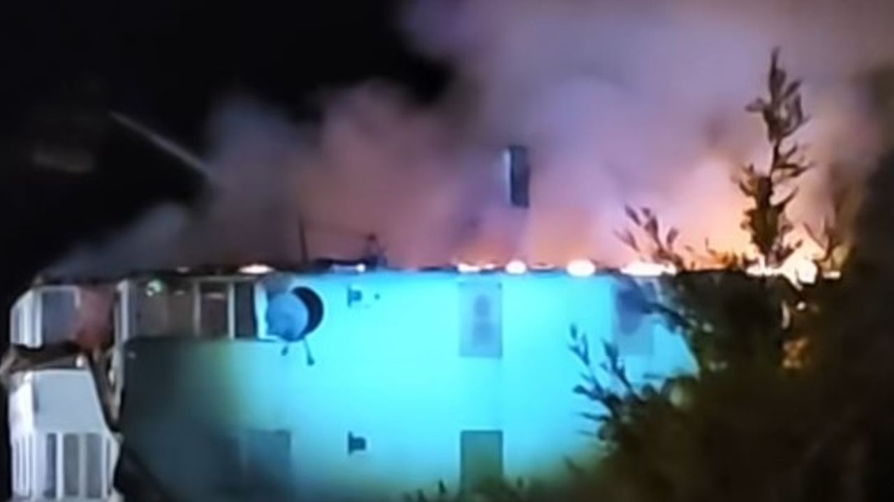 Düşen Yıldırım Bir Evi Kül Etti!