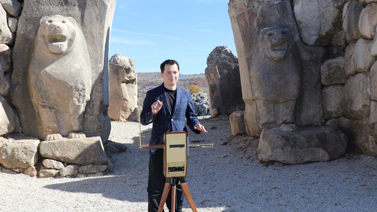 Dedesinin İcadı Temassız Müzik Aletini Çorum’da Tanıttı