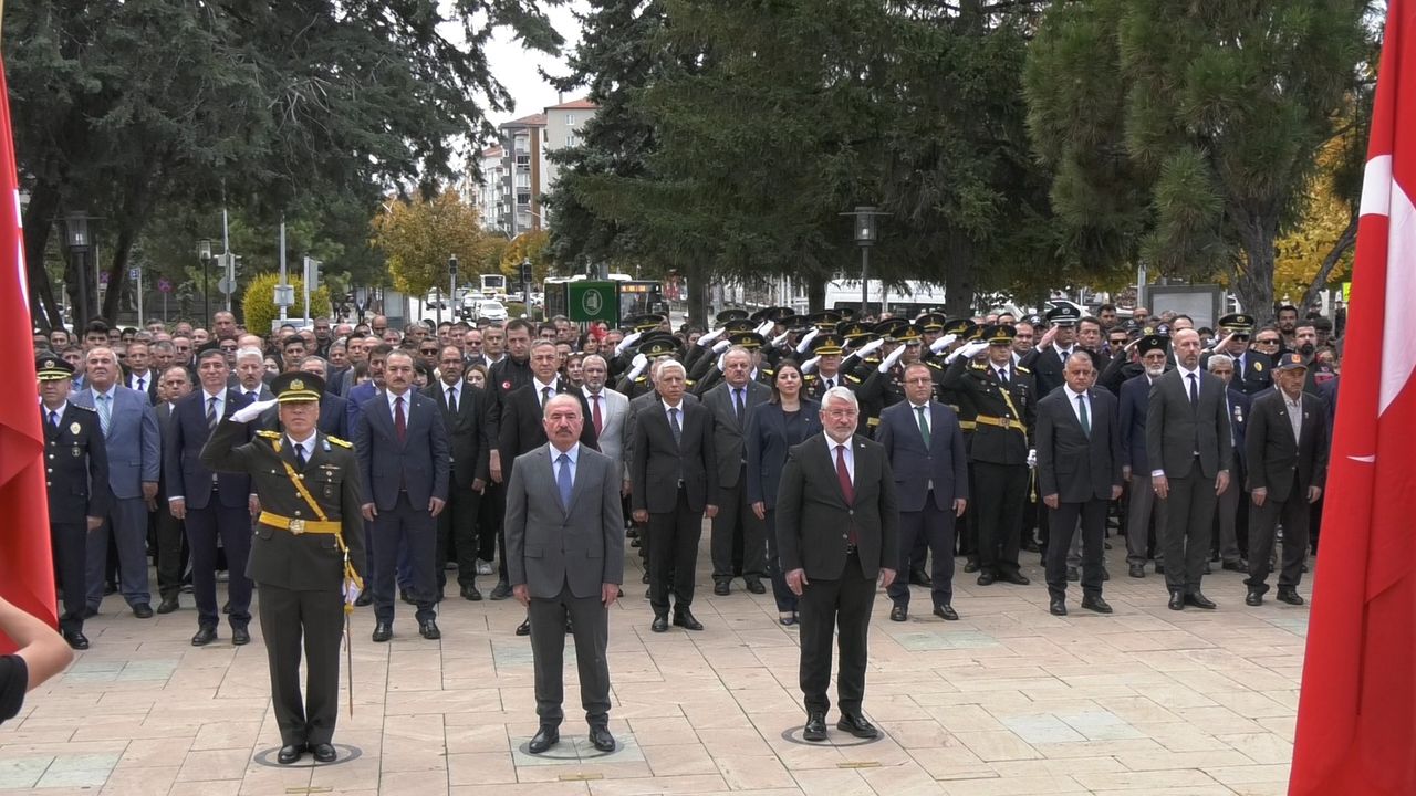 29 Ekim Cumhuriyet Bayramı Anıtta Törenle Başladı