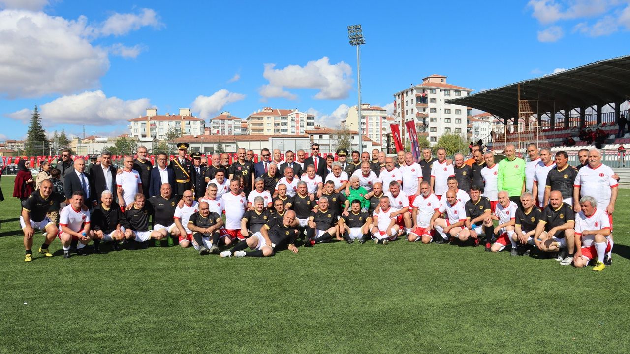 Sungurlu'da Cumhuriyet Bayramı "Veteranlar Gösteri Maçı" İle Kutlandı