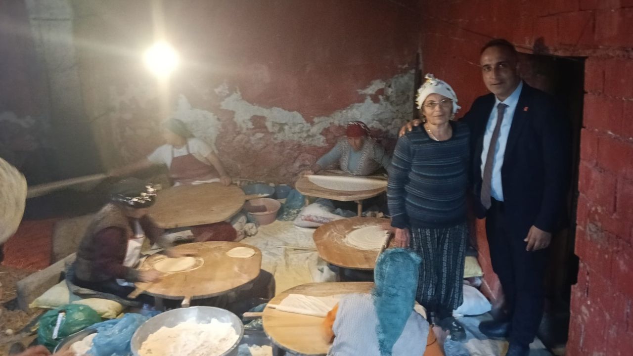 Solmaz’dan Tandırda Yufka Ekmek Yapan Kadınlara “Bereketli Olsun” Ziyareti