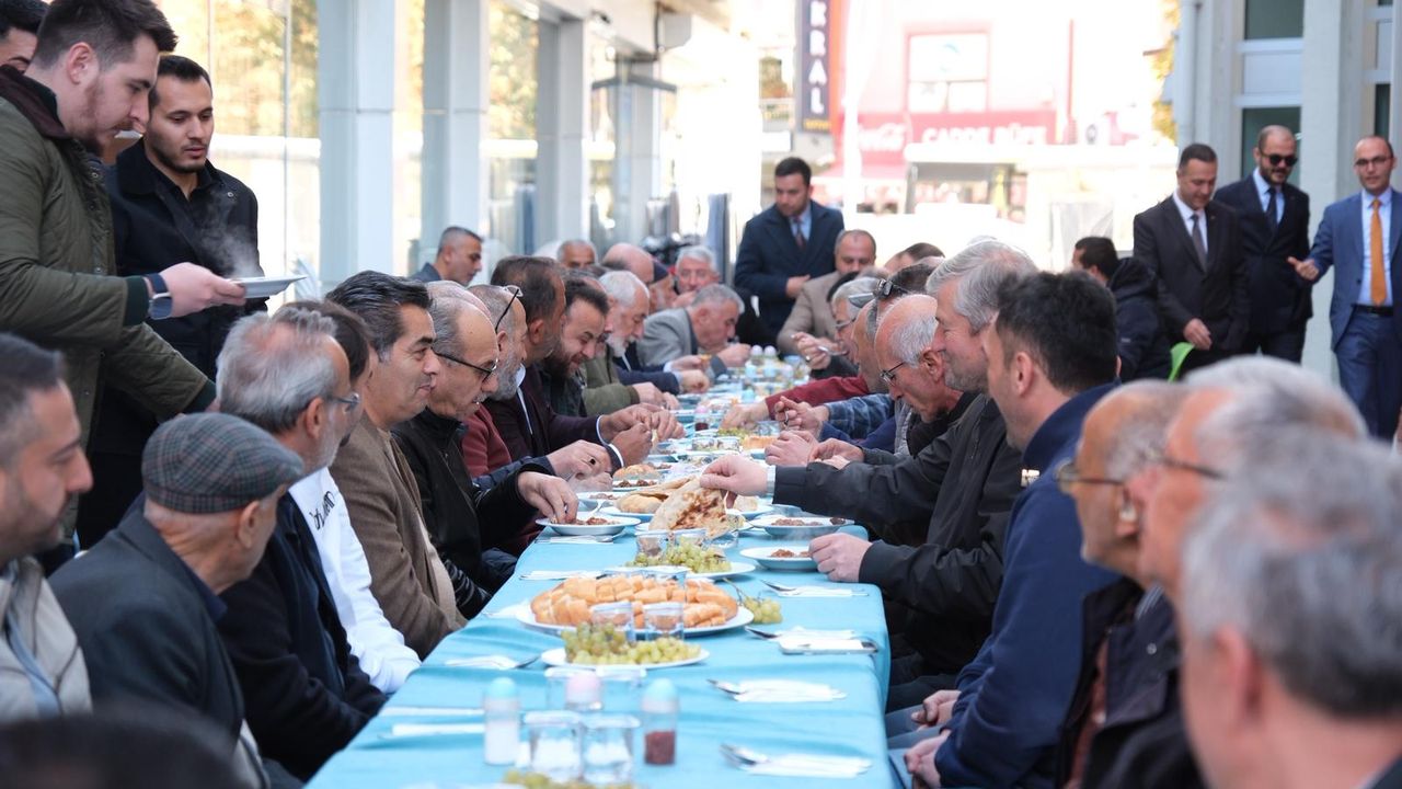 “Yiyin Efendiler Yiyin”