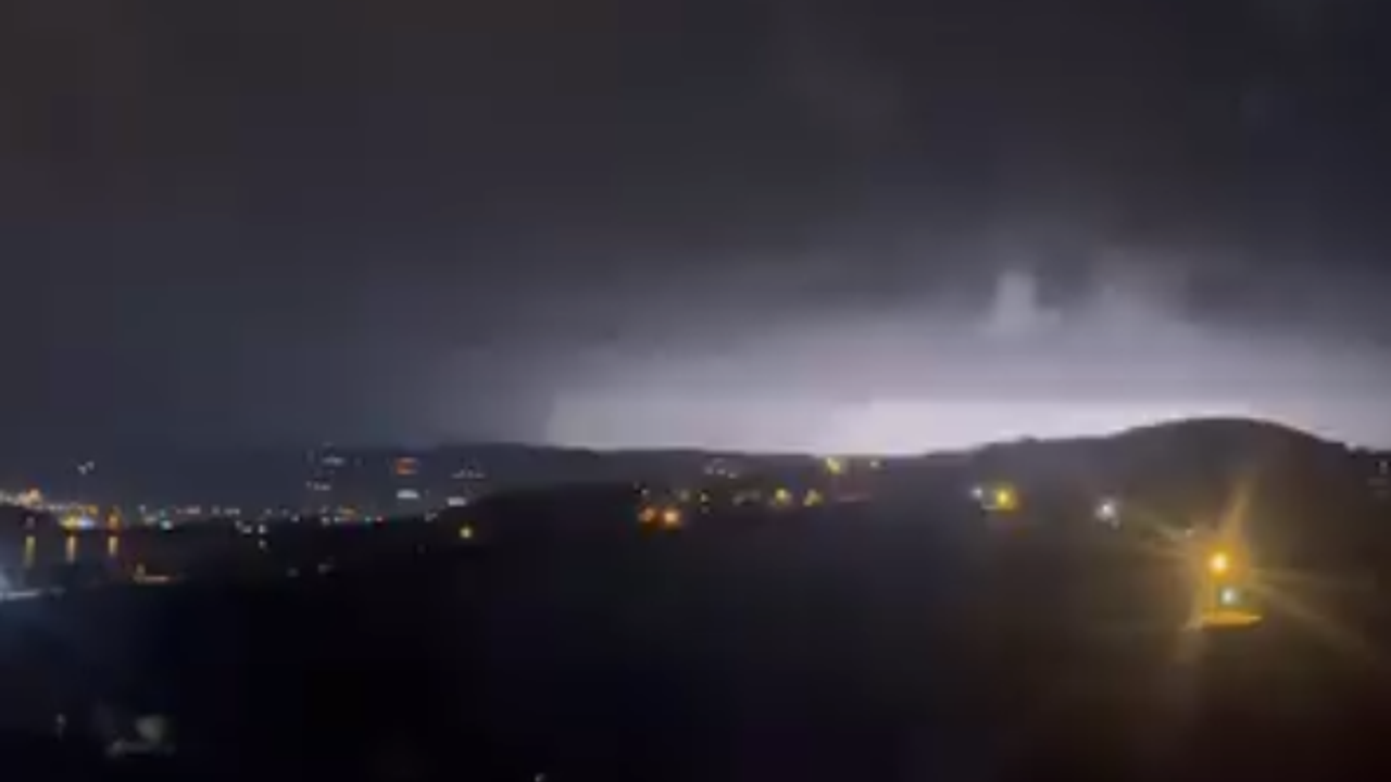 Çorum’da Geceyi Şimşekler Aydınlattı