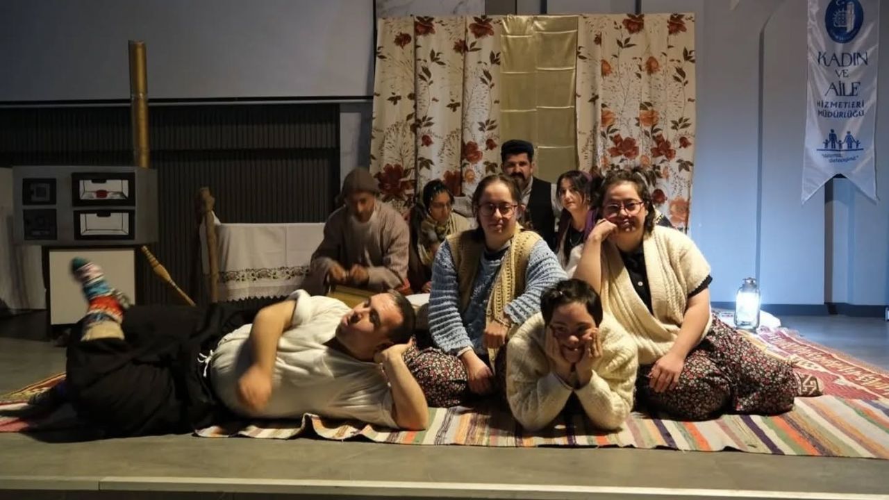 Özel Öğrencilerden Aile Konulu Tiyatro