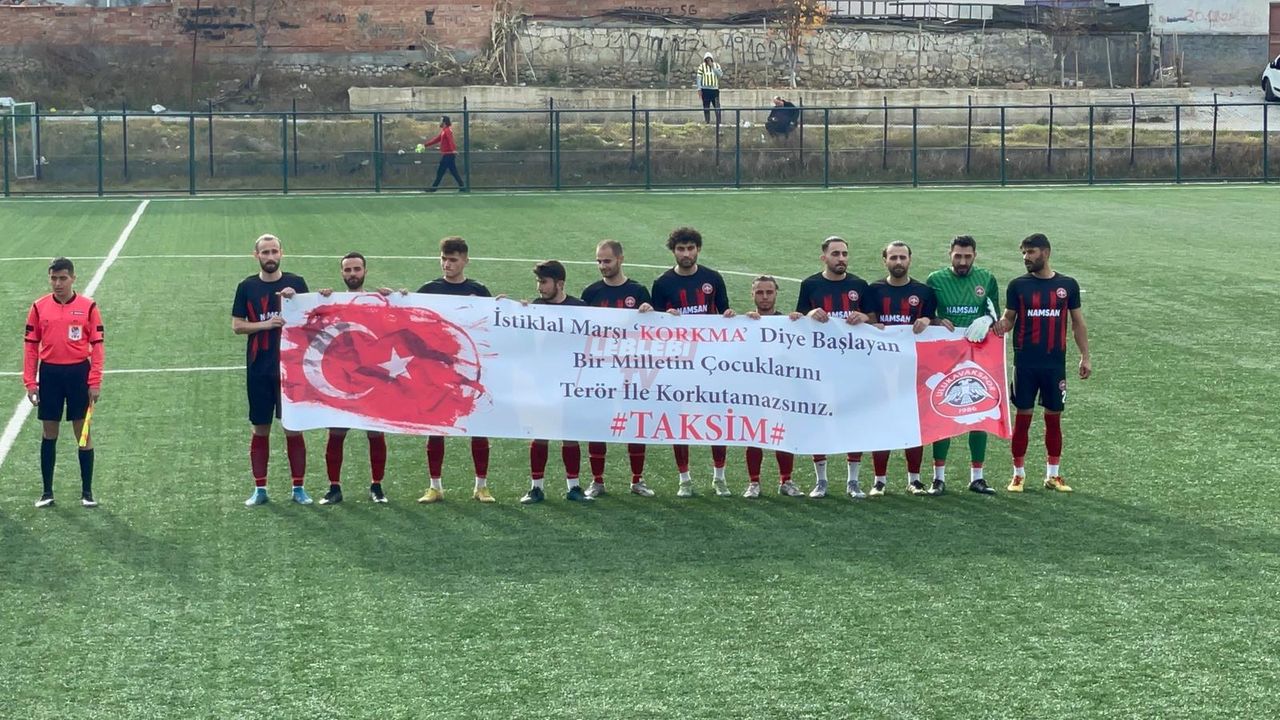 Ulukavaksporlu Futbolculardan Pankartlı Mesaj