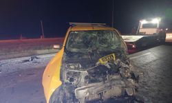 Traktörle Ticari Taksi Kafa Kafaya Çarpıştı: 3 Yaralı
