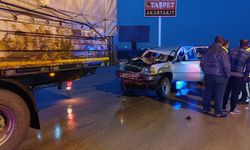 TIR'a Çarpan Pikabın Sürücüsü Yaralandı