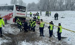 Yolcu Otobüsü Tarlaya Devrildi: 6 Ölü, 33 Yaralı