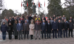 Sağlık Çalışanları Tıp Bayramı Nedeniyle Anıt’a Çelenk Sundu