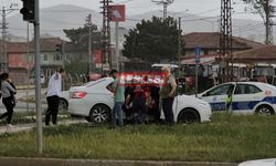 Hafif Ticari Araç İle Otomobil Çarpıştı, 4 Kişi Yaralandı