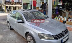Çatıdan Düşen Sıva Parçaları Bir Otomobile Zarar Verdi