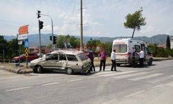 Yolcu Otobüsüyle Çarpışan Otomobilin Sürücüsü Yaralandı