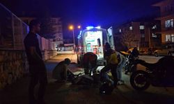 Kamyonete Çarpan Motosiklet Sürücüsü Ölümden Döndü