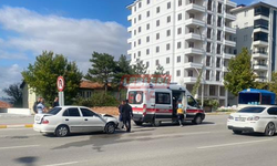 Otomobil Tüp Kamyonetine Çarptı, Faciadan Dönüldü