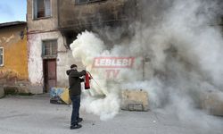 Çöp Konteynerinde Çıkan Yangını Vatandaş Söndürdü