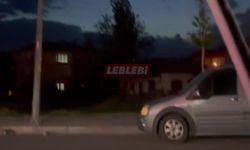 Direkten Kopan Parça Seyir Halindeki Otomobilin Önüne Düştü