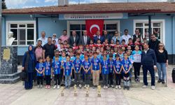 Geleneksel Oyunlar Yarışmasında Derece Alanlara Ödülleri Verildi
