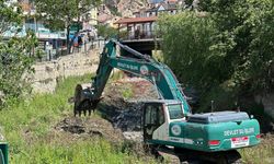 Akçay Ve Meydan Çayında Temizlik Çalışmaları Başladı
