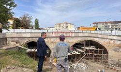Başkan Dere, Tarihi Paşa Köprüsü’nde İncelemelerde Bulundu