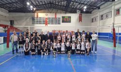 Mini Kızlar Voleybol İl Birinciliği’nde Dereceye Girenler Belli Oldu