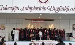 Öğrencilerin Mezuniyet Sevinci