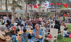 Çorum'da İmece Usulü Pişirilen 12 Kazan Aşure Vatandaşlara Dağıtıldı