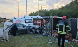 Otomobil İle Minibüs Çarpıştı 4 Kişi Yaralandı