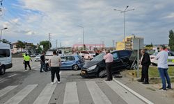 Kavşakta Korkutan Kaza: 3 Yaralı