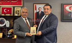 Milletvekili Kaya’ya Şeyhülislam Sunullah Efendi Kitabı Hediye Edildi