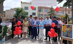 Başkan Aylar, Atatürk Ortaokulu’nun Resim Sergisine Katıldı