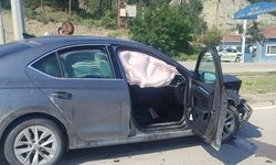 İki Otomobil Çarpıştı: 2 Yaralı