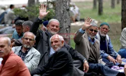 Milyonlarca Emeklinin Gözü Yolda Kaldı: Sıfır Zam Şoku... Hangi Emeklilere İlave Artış Var