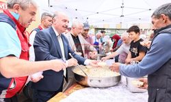 Aşure Günü’nde Gönüller Bir Oldu